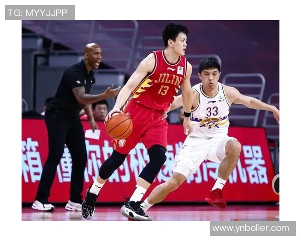 郭昊文：从青涩少年到篮球场上的闪耀新星之路